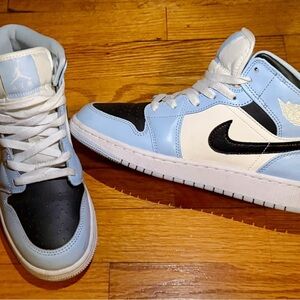 Nike Jordan 1 Mid Ice blue
